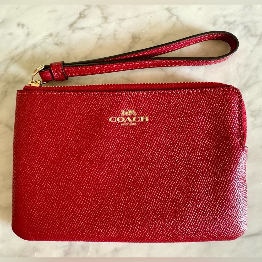 NWOT Coach Corner Zip Wristlet - Red